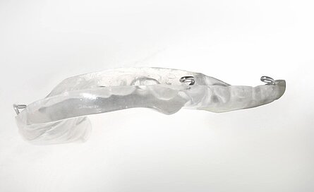 PHASE II | DROS® II - Oberkiefer Aufbissschiene | Orientierung und Stabilisierung. PHASE II | DROS® II - Oberkiefer Aufbissschiene | Orientierung und Stabilisierung.
DROS II - Oberkiefer Aufbissschiene