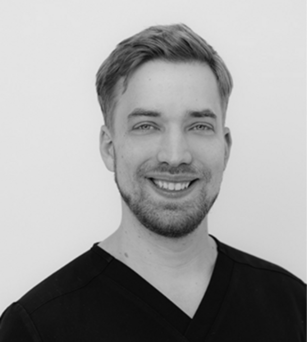 Profilbild vom Zahnarzt Michael Javier Weiß in Schwarz-Weiß